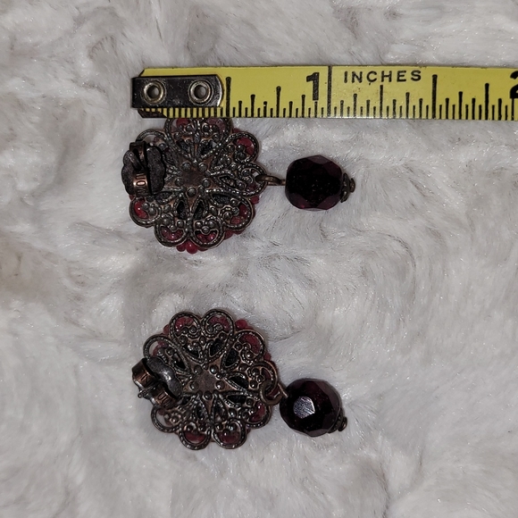 Garnet colored pierced earrings - Picture 2 of 2